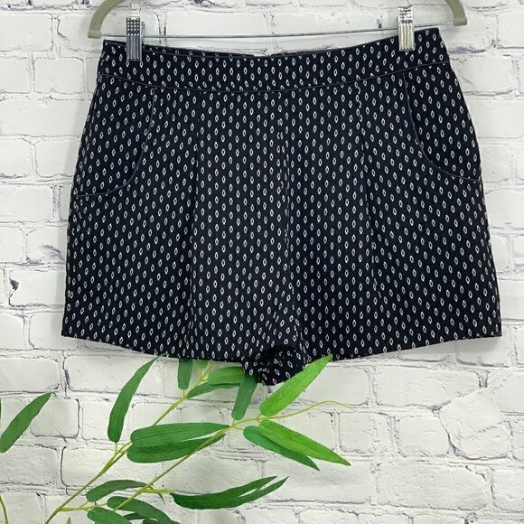 Forever 21 Black w/ White Aztec Pattern Shorts - Picture 1 of 5